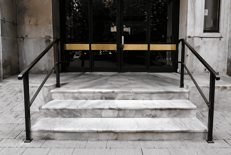 Adecuación de acceso al portal de comunidad de vecinos en Bizkaia